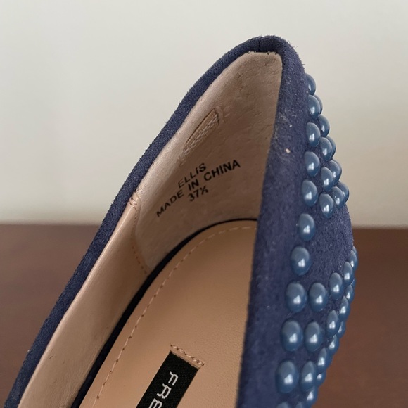 NIB French Connection Ellis Navy Suede Studded Pointed Toe Pumps US 7.5/EU 37.5 - Picture 4 of 9